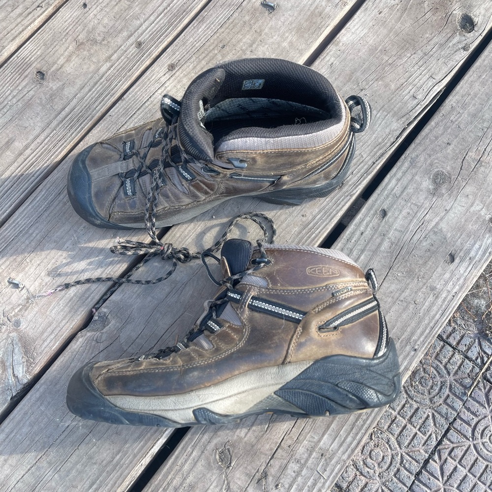 Men’s Keen Work-boots size 10